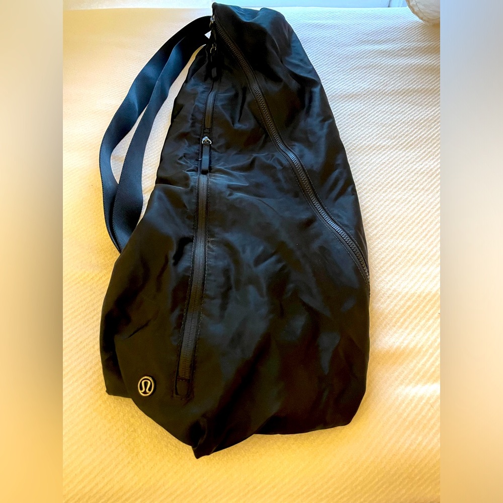 Lululemon yoga mat bag